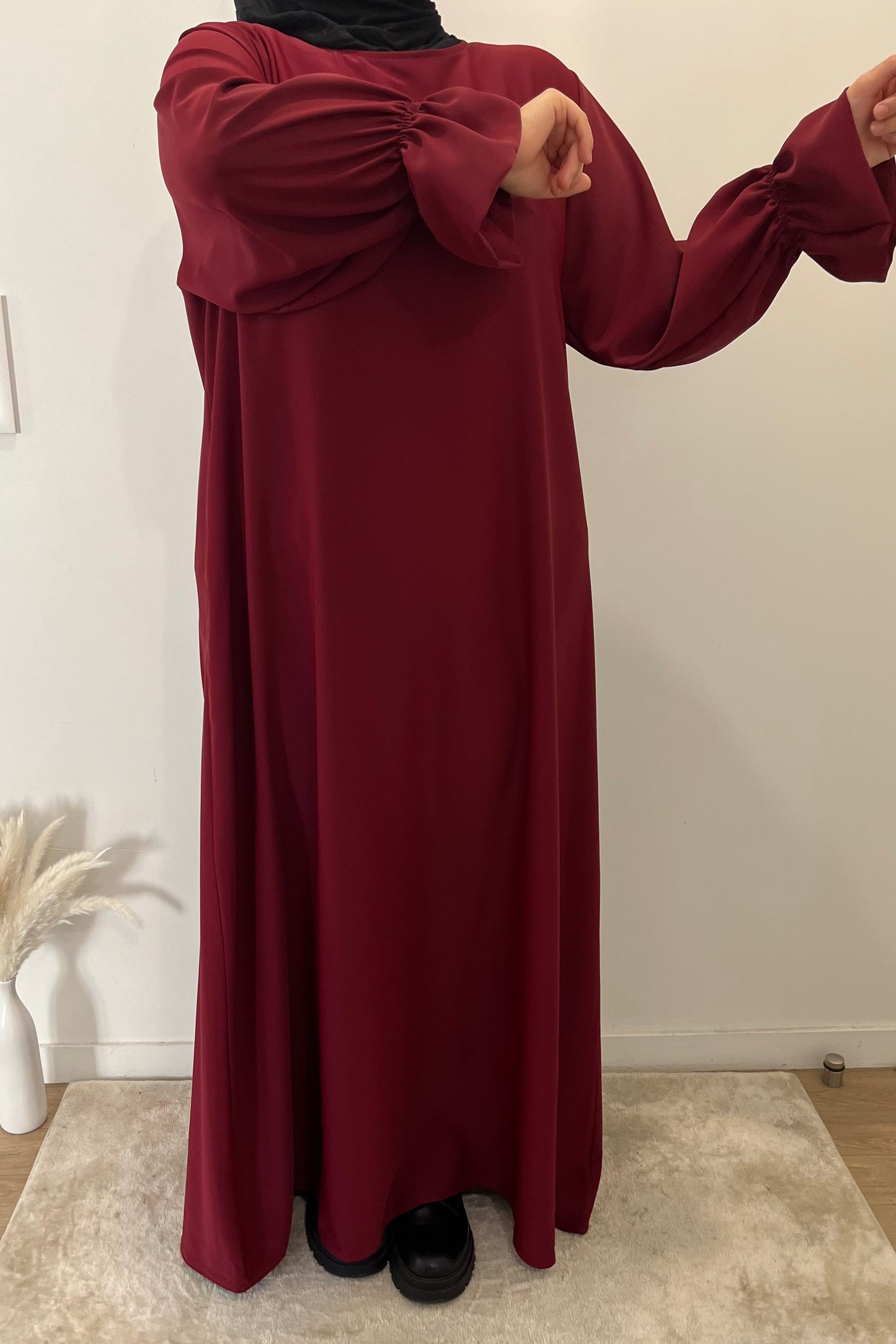 Abaya manches tulipes en Soie de médine Bordeaux