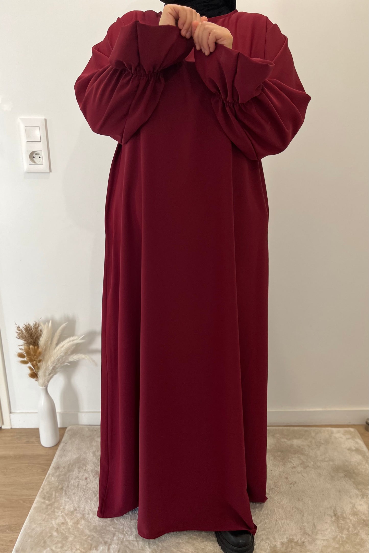 Abaya manches tulipes en Soie de médine Bordeaux