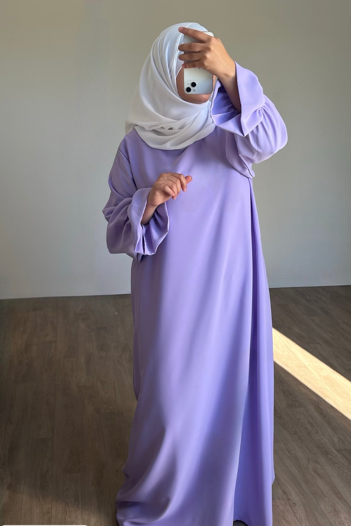 Abaya manches tulipes en Soie de médine lavande