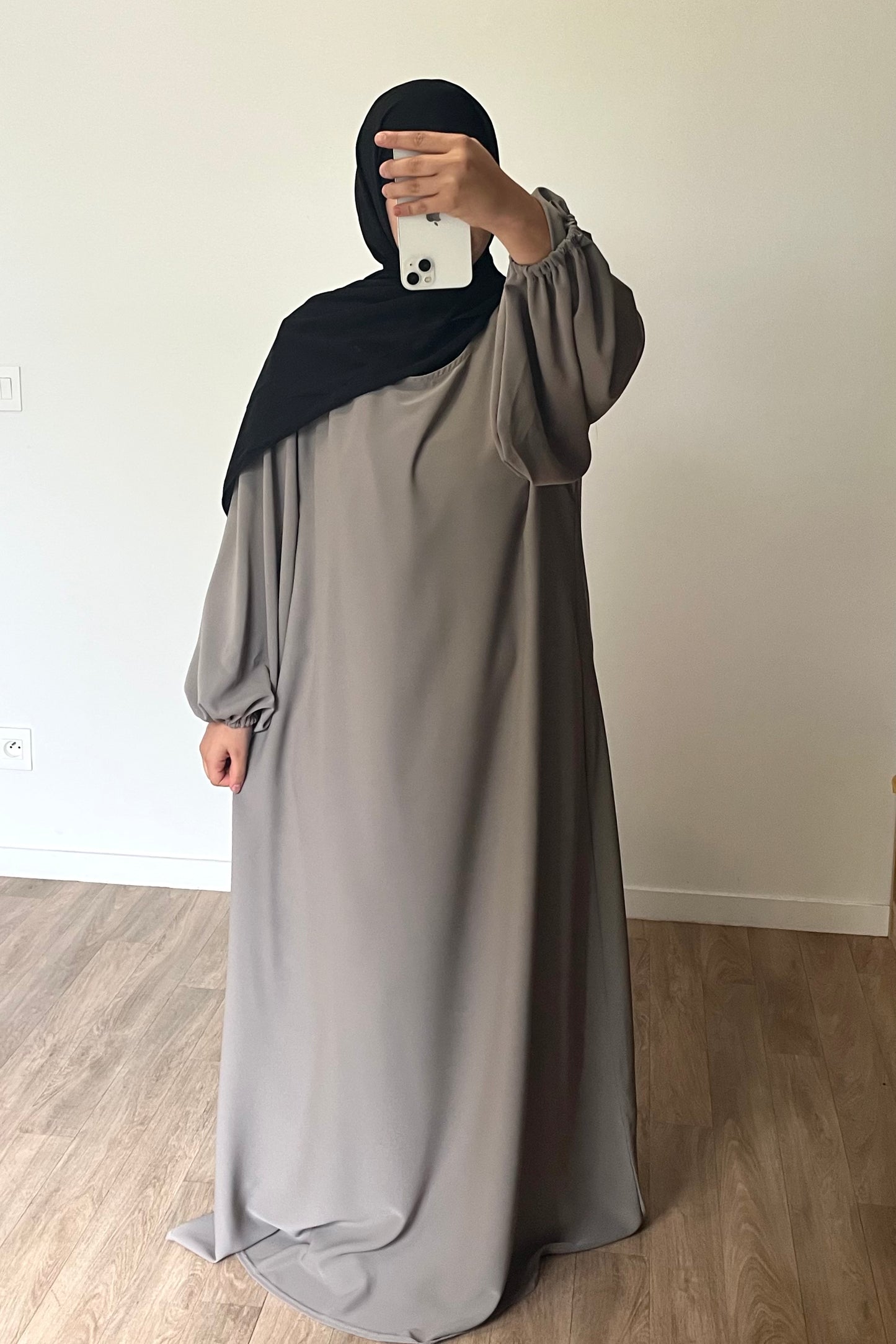 Abaya manches bouffantes en Soie de Médine TAUPE