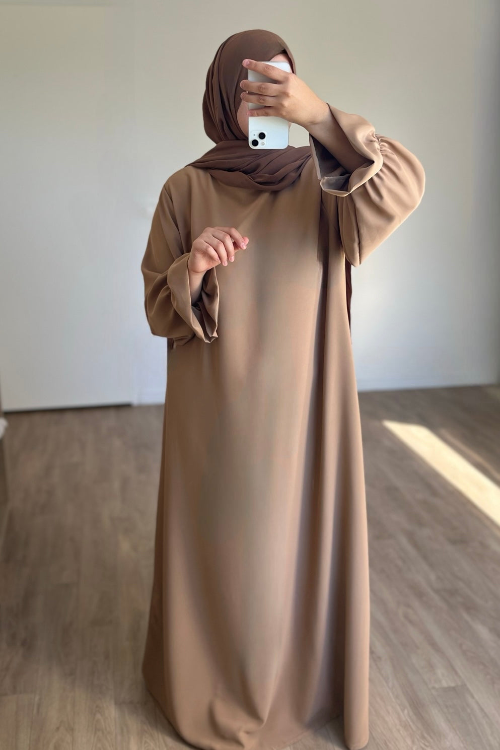 Abaya manches tulipes en Soie de médine camel